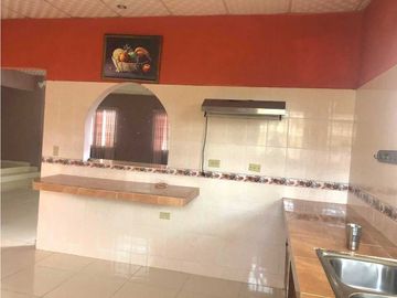 VENDO AMPLIA CASA DE 3HAB EN LA JUVENTUD