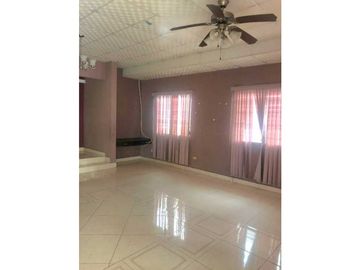 VENDO AMPLIA CASA DE 3HAB EN LA JUVENTUD