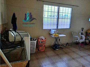 VENDO AMPLIA CASA DE 3HAB EN LA JUVENTUD