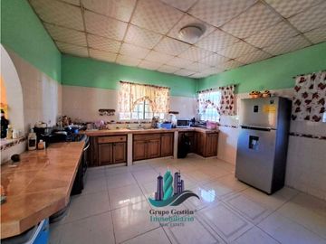 VENDO AMPLIA CASA DE 3HAB EN LA JUVENTUD