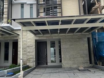 Dijual Rumah 2 lantai di Graha Natura, Surabaya