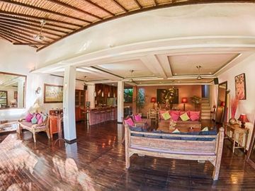 Over contract commercial villa right in the heart of Oberoi in Seminyak Bali
