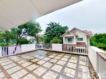6 Bedroom House for sale at Lanna Thara Village