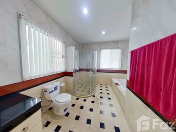 6 Bedroom House for sale at Lanna Thara Village