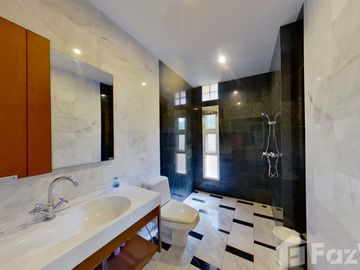 6 Bedroom House for sale at Lanna Thara Village
