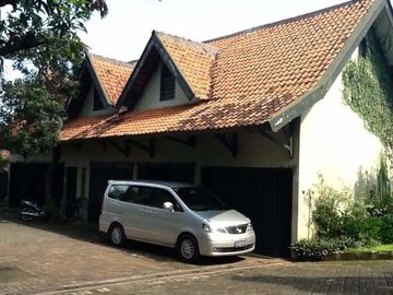DIJUAL RUMAH KEBUN (2 Bangunan Rumah Utama)DI LEBAK BULUS RAYA JAKARTA SELATAN