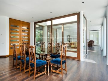 Casa en venta de 7 dorm. en Lo Barnechea