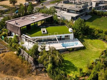 Casa en venta de 7 dorm. en Lo Barnechea