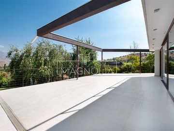 Casa en venta de 7 dorm. en Lo Barnechea