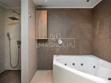 Casa en venta de 7 dorm. en Lo Barnechea