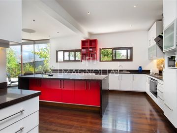 Casa en venta de 7 dorm. en Lo Barnechea