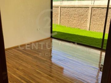 Casa Residencial en Venta en Fraccionamiento Cipreses de Zavaleta, Puebla