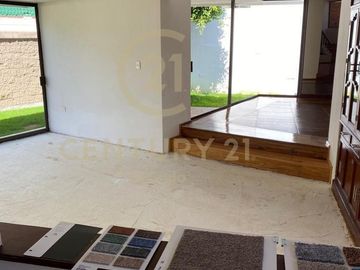 Casa Residencial en Venta en Fraccionamiento Cipreses de Zavaleta, Puebla