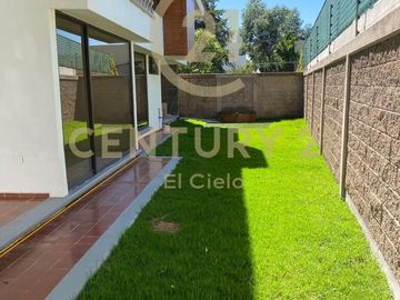 Casa Residencial en Venta en Fraccionamiento Cipreses de Zavaleta, Puebla