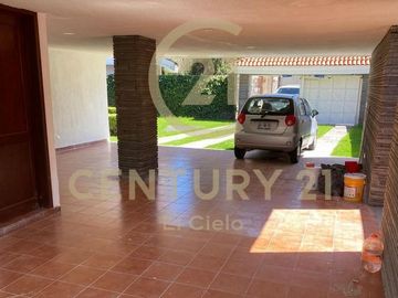 Casa Residencial en Venta en Fraccionamiento Cipreses de Zavaleta, Puebla