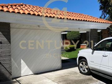 Casa Residencial en Venta en Fraccionamiento Cipreses de Zavaleta, Puebla