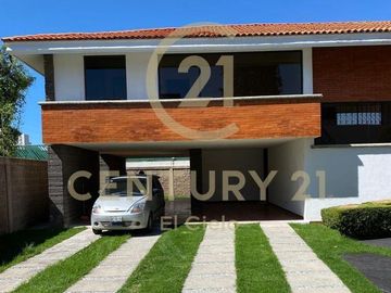 Casa Residencial en Venta en Fraccionamiento Cipreses de Zavaleta, Puebla