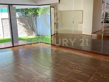 Casa Residencial en Venta en Fraccionamiento Cipreses de Zavaleta, Puebla