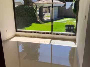 Casa Residencial en Venta en Fraccionamiento Cipreses de Zavaleta, Puebla