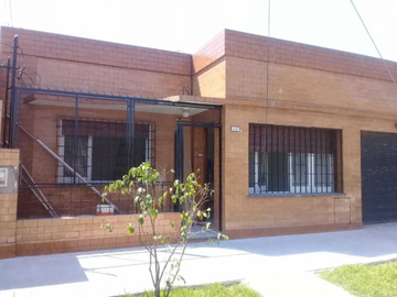 CASA 4 AMBIENTES LOTE PROPIO