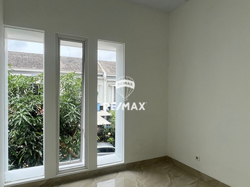 Di Jual Rumah Baru renovasi di Cluster Topaz Pondok Hijau Golf, Gading Serpong