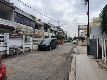 Villa Komplek Taman Polonia 3