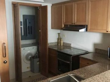 Condominium for Sale 1 Bedroom: 1BR Condo for Sale in Amorsolo Tower Rockwell Center Makati
