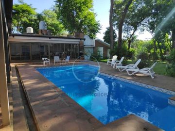 CASA EN VENTA EXCLUSIVA !!  Z/AV. CORRIENTES Y  AV. ALEM