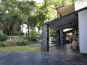 CASA EN VENTA EXCLUSIVA !!  Z/AV. CORRIENTES Y  AV. ALEM