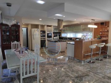 CASA EN VENTA EXCLUSIVA !!  Z/AV. CORRIENTES Y  AV. ALEM