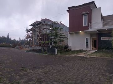 Dijual Villa Minimalis Modern di Kota Batu Malang