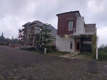 Dijual Villa Minimalis Modern di Kota Batu Malang