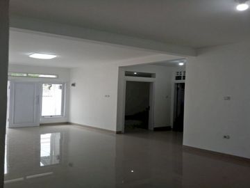 RUMAH SIAP HUNI DI MAINROAD CIGADUNG RAYA Dekat Kampus Widyatama.