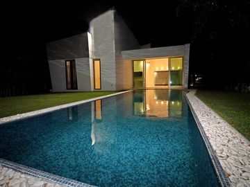 Magnífica Residencia nueva en el Fraccionamiento Lomas de Cocoyoc.