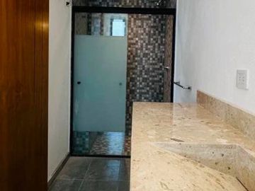 SE VENDE CASA EN LOMAS 3ERA FRENTE A PARQUE