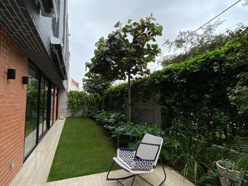 DE LUJO CON JARDÍN! DEPARTAMENTO EN VENTA ZONA PARQUES PRIVADOS SAN ISIDRO