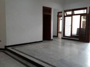 Rumah JALAN BALI, SBY PUSAT Area Komersial, cocok untuk hunian dan Usaha