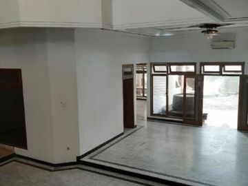 Rumah JALAN BALI, SBY PUSAT Area Komersial, cocok untuk hunian dan Usaha