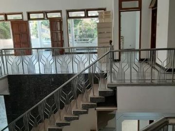 Rumah JALAN BALI, SBY PUSAT Area Komersial, cocok untuk hunian dan Usaha