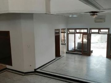 Rumah JALAN BALI, SBY PUSAT Area Komersial, cocok untuk hunian dan Usaha