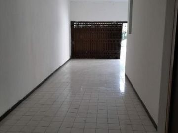 Rumah JALAN BALI, SBY PUSAT Area Komersial, cocok untuk hunian dan Usaha