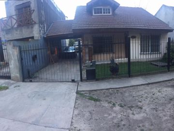 Venta De Casa En Moreno, Calle El Salvador