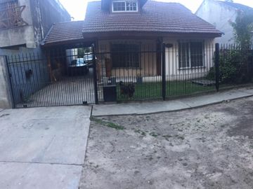 Venta De Casa En Moreno, Calle El Salvador