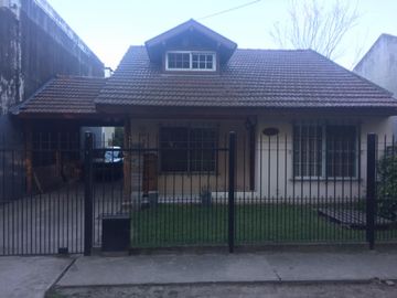 Venta De Casa En Moreno, Calle El Salvador