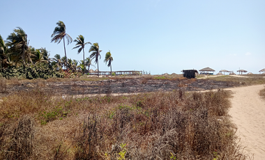 Terreno con frente de playa en Barra Vieja de Acapulco