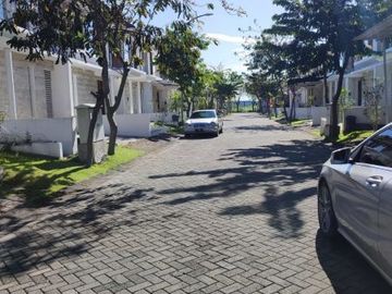 Rumah Minimalis Green Lake di Perumahan Citraland Surabaya