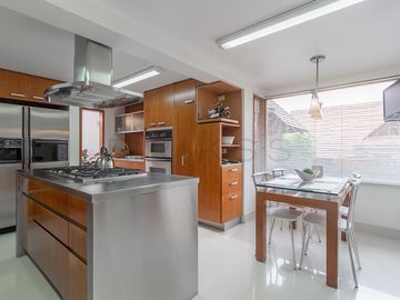 casa en arriendo/venta en sierras del moral-usaquén. Cod V4498