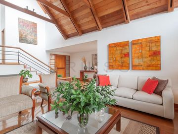 casa en arriendo/venta en sierras del moral-usaquén. Cod V4498