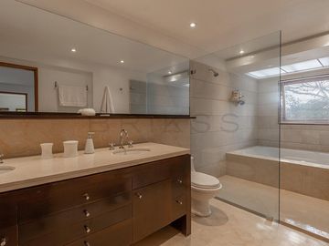 casa en arriendo/venta en sierras del moral-usaquén. Cod V4498