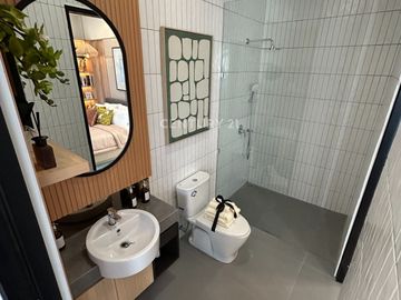 Rumah Dilengkapi Balkon Dan Ruangan Multifungsi Di Makassar